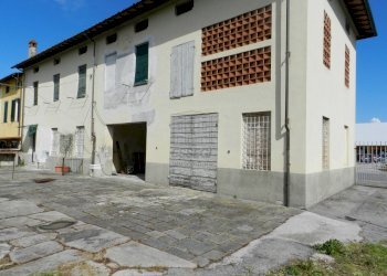 Ampio fabbricato fronte strada con parcheggio - Terratetto - Terracielo Via della Chiesa XXI 145, Lucca - foto 2