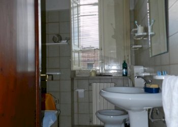 Ampio fabbricato fronte strada con parcheggio - Terratetto - Terracielo Via della Chiesa XXI 145, Lucca - foto 5