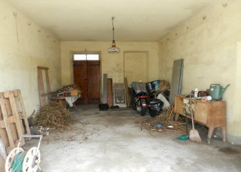 Ampio fabbricato fronte strada con parcheggio - Terratetto - Terracielo Via della Chiesa XXI 145, Lucca - foto 8