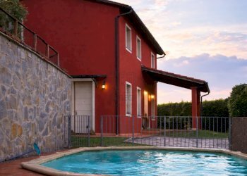 Villa singola con piscina costruita di recent - Villa Via di Colognora, frazione Carraia, Capannori - foto 1