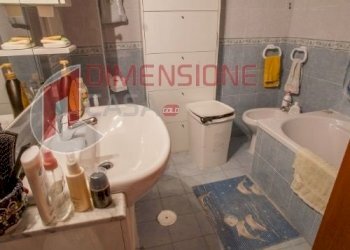 130711402.jpg - Three-room apartment via della riserva nuova, Roma - photo 11
