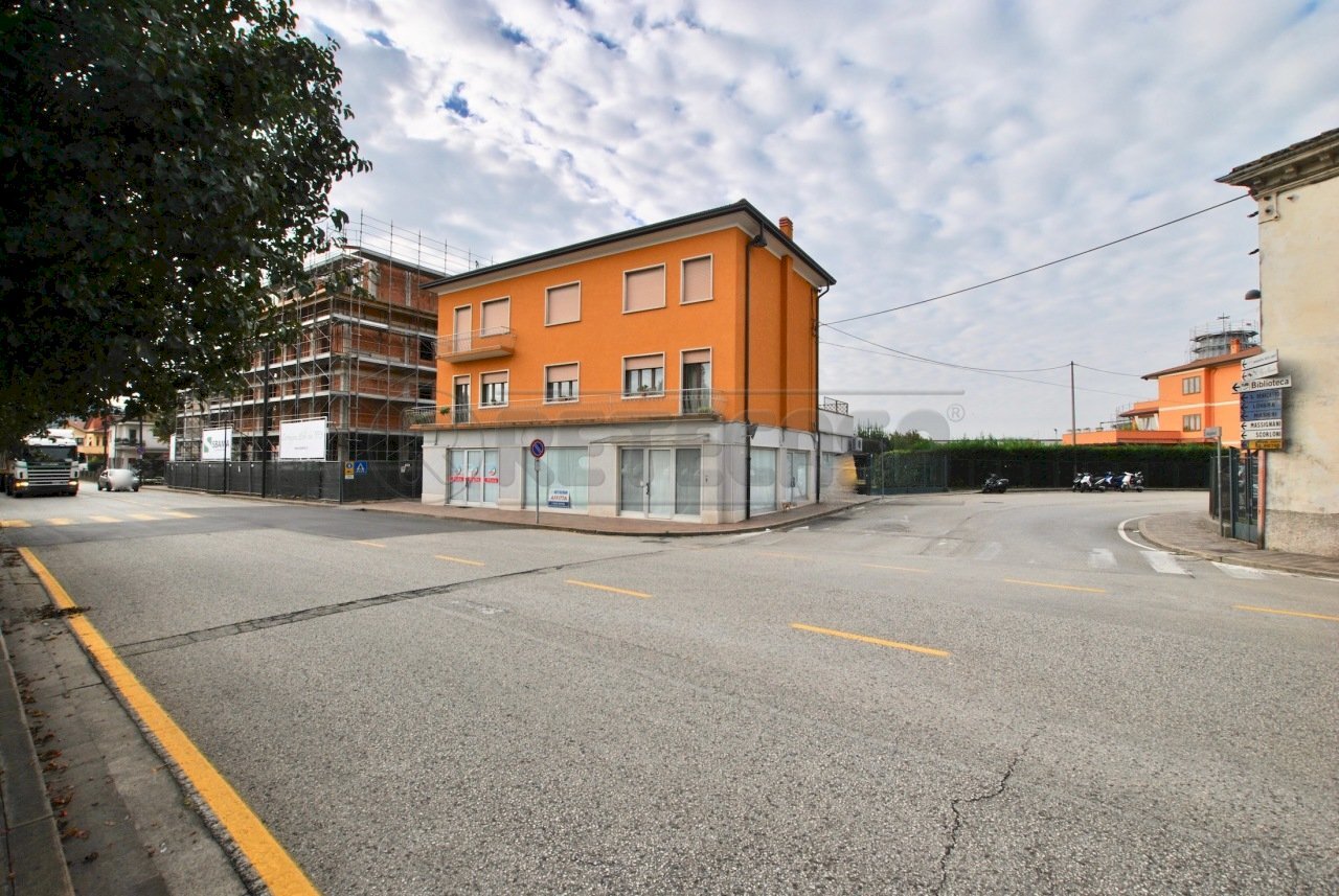 esterno - Locale Commerciale via roma  76, Trissino - foto 2