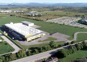 CAPANNONE FACCIATA PRINCIPALE - Locale Commerciale Via Venuti Padre e Figlio 8, Gradisca d'Isonzo - foto 1