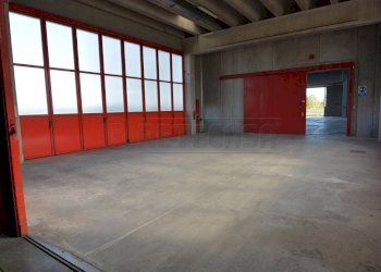 PASSAGGIO COPERTO - Locale Commerciale Via Venuti Padre e Figlio 8, Gradisca d'Isonzo - foto 14