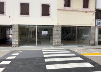 ESTERNI - Locale Commerciale VIA ANTON LAZZARO MORO 12, Udine - foto 2