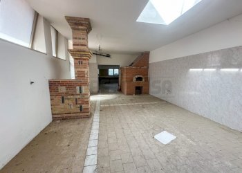 SALA - Locale Commerciale VIA ANTON LAZZARO MORO 12, Udine - foto 10