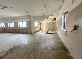 LABORATORIO - Locale Commerciale VIA ANTON LAZZARO MORO 12, Udine - foto 13