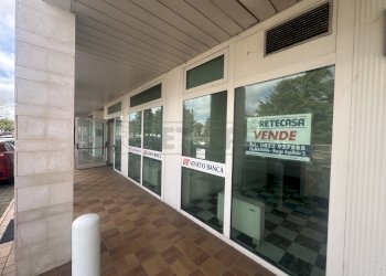 ESTERNI - Locale Commerciale Via Stazione 71/33, Manzano - foto 4