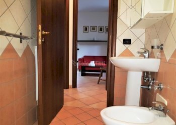 BAGNO CON DOCCIA - Bilocale Strada Comunale Guantai a Nazareth, Napoli - foto 15