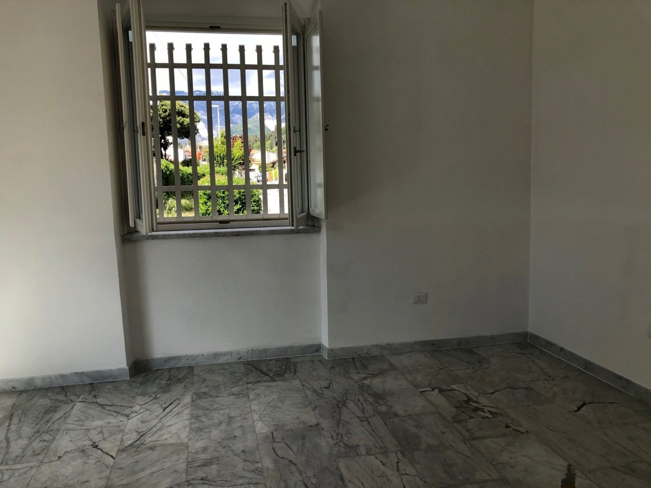 IMG_2936.jpg - Commercial Premises Carrara - photo 2