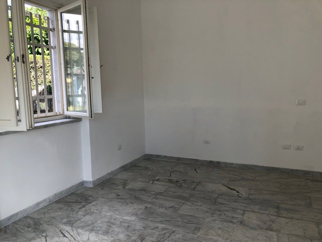 IMG_2937.jpg - Commercial Premises Carrara - photo 3