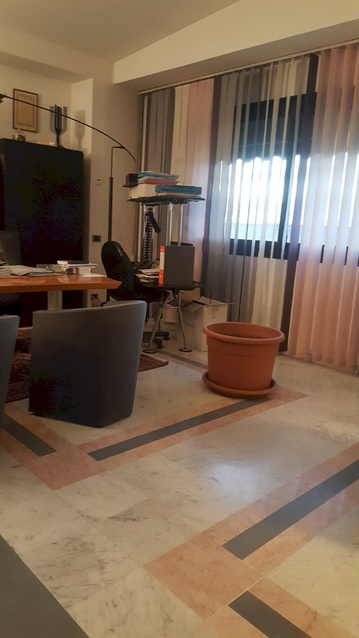 20190116_172328_resized.jpg - Office Carrara - photo 3