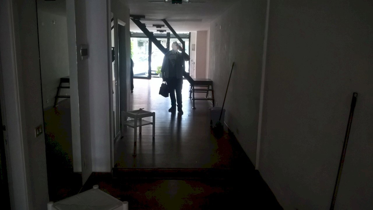 WP_20180503_16_26_16_Rich.jpg - Locale Commerciale Carrara - foto 2