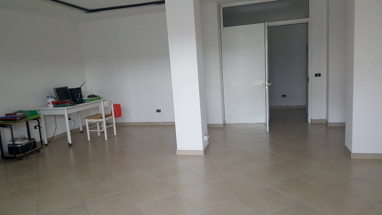 20180313_120021_resized.jpg - Locale Commerciale Massa - foto 3