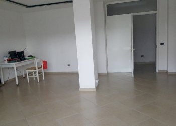 20180313_120021_resized.jpg - Locale Commerciale Massa - foto 3