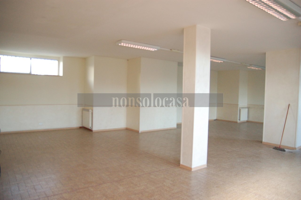 INTERNO - Commercial Premises Via Orvietana 16, Marsciano - photo 3