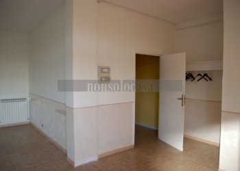 RIPOSTIGLIO - Locale Commerciale Via Orvietana 16, Marsciano - foto 9