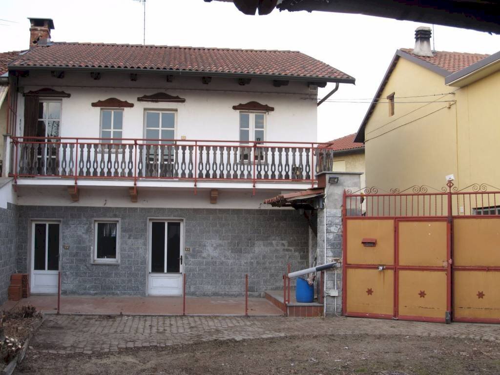 Cortile interno - Villa via Bellino, 35, Carmagnola - photo 1