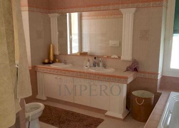 bagno con vasca - Appartamento Via Cavour 65/B, Ventimiglia - foto 1