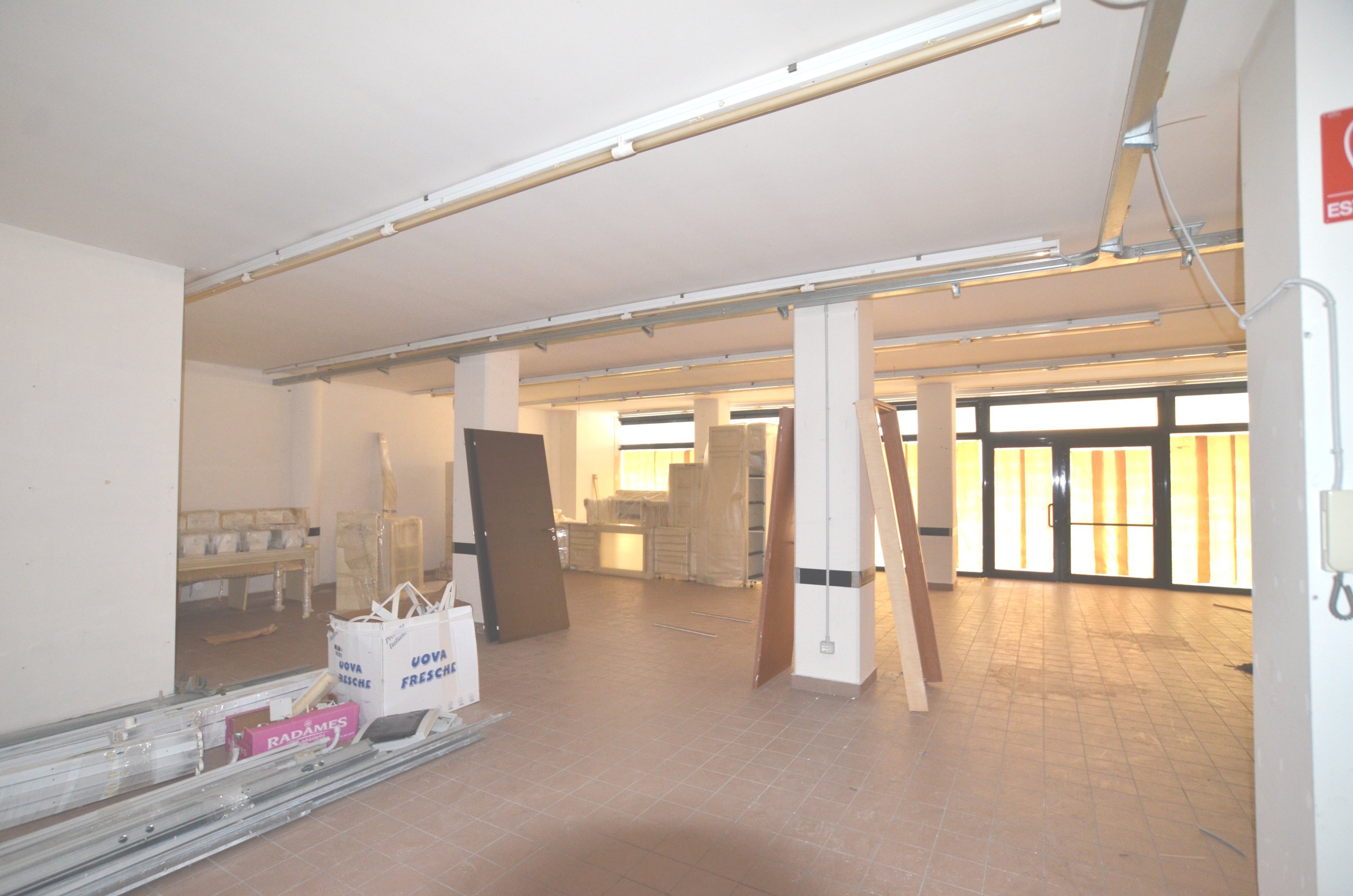 Locale Commerciale Viale De Gasperi, Monteprandone - foto 2