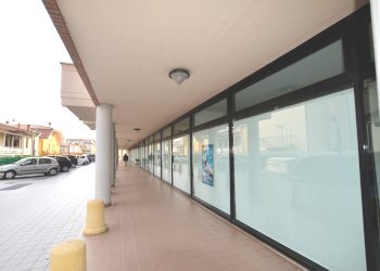 Locale Commerciale Viale De Gasperi, Monteprandone - foto 3