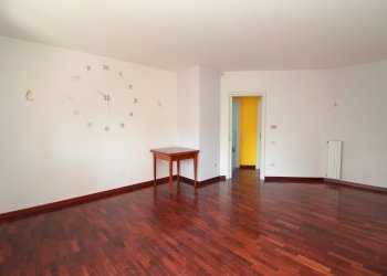 Three-room apartment Via Antonio Giordana, 16, Saluzzo - photo 15