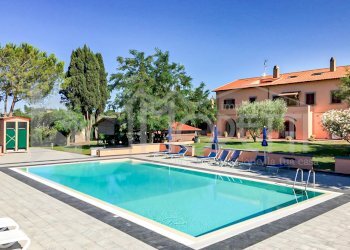 piscina e solarium - Casale Località San Marco, Rosignano Marittimo - foto 15