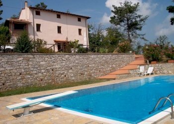 Casaconpiscina.jpg - Rustico Via Vecchia di Nozzano, Lucca - foto 1