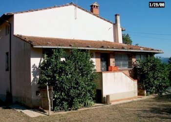 Vistalatogarage.jpg - Rustico Via Vecchia di Nozzano, Lucca - foto 7