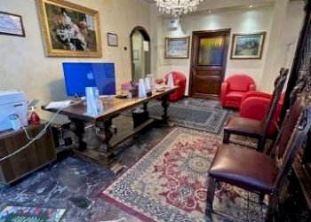 Stanza arredata - Attività Commerciale corso Duca degli Abruzzi, 27, Torino (zona Centro) - foto 50