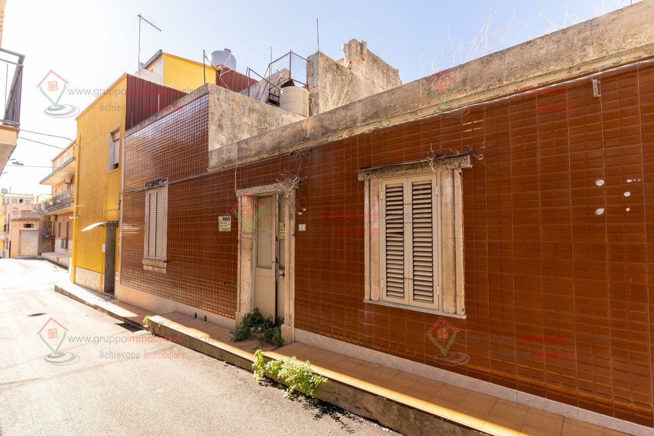 RIC07299.jpg - Stable - Palace via indipendenza, Siracusa - photo 1