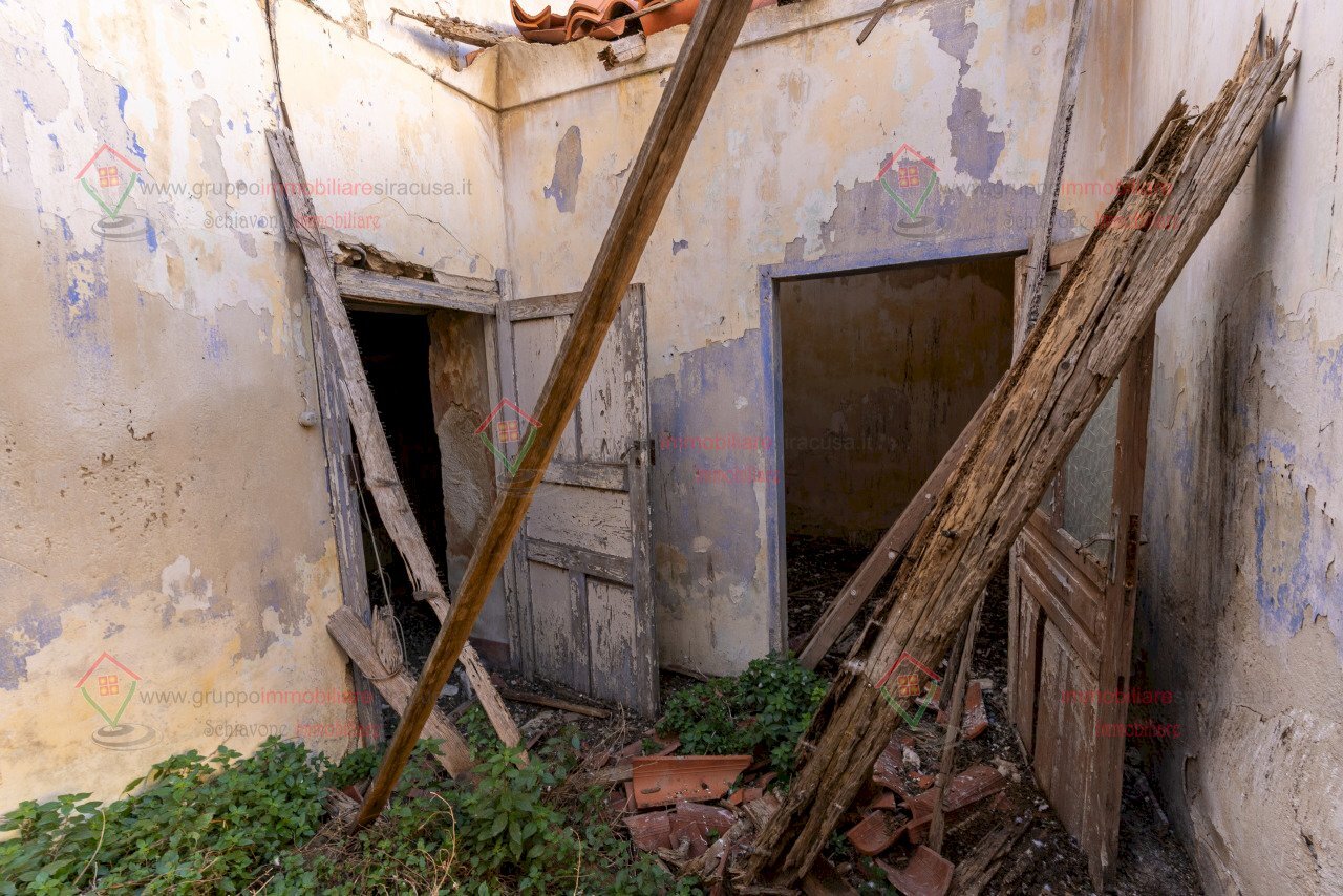 RIC07294.jpg - Stable - Palace via indipendenza, Siracusa - photo 3