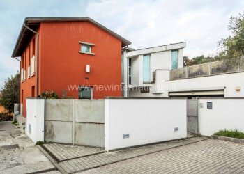 Esterni/fronte - Villa via Castellaro, frazione Fontia, Carrara - foto 2