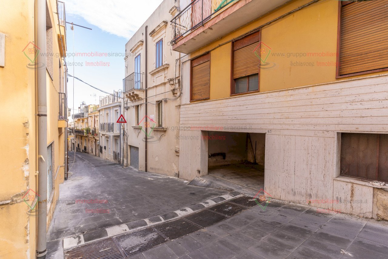 RIC07239.jpg - Box Melilli - foto 1