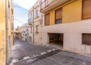 RIC07239.jpg - Box Melilli - foto 1