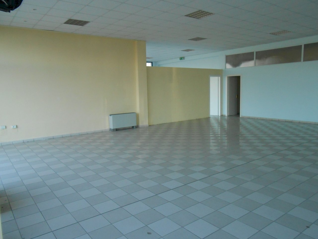 DSCN4207.JPG - Locale Commerciale Via Don Luigi Sturzo, Lucca - foto 1