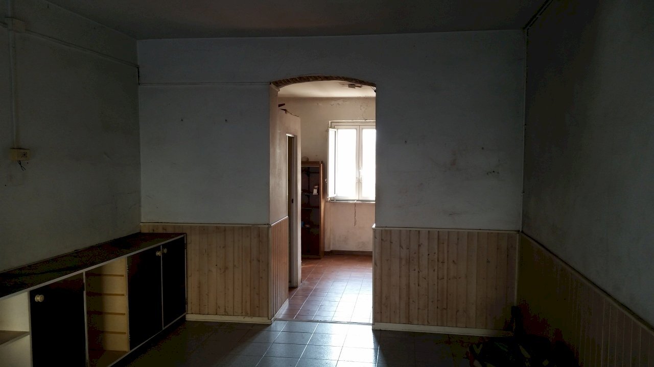20150319_103606.jpg - Commercial Premises via sarzanese, Lucca - photo 1