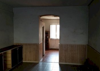 20150319_103606.jpg - Locale Commerciale via sarzanese, Lucca - foto 1