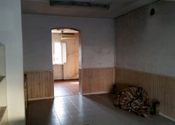 20150319_103726.jpg - Locale Commerciale via sarzanese, Lucca - foto 2