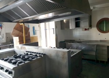 20211025_174349.jpg - Locale Commerciale viale europa, Lucca - foto 1