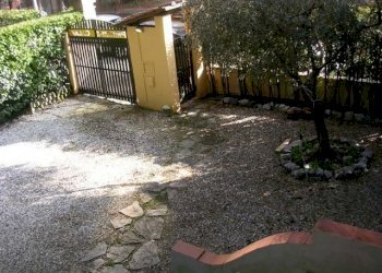 DSCN1836.JPG - Villa Viale Agostino Marti, Lucca - foto 2