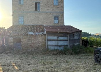 03 DI LEO IMMOBILIARE VENDE CASOLARE DA RISTRUTTUR - Casale Offida - photo 3