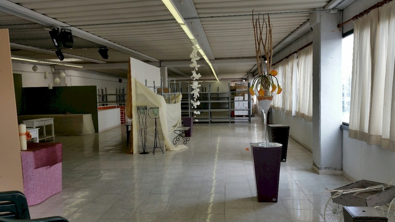 20150311_111834_resized_1.jpg - Locale Commerciale vai spianate, Altopascio - foto 1