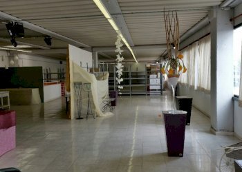 20150311_111834_resized_1.jpg - Locale Commerciale vai spianate, Altopascio - foto 1