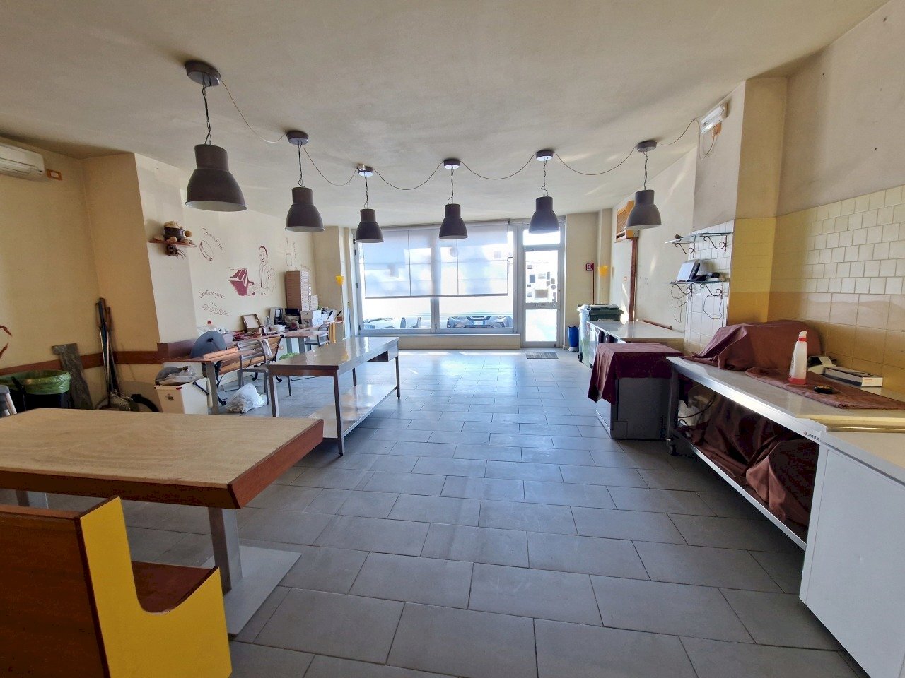 20250204_121122.jpg - Commercial Premises Viale Agostino Marti, Lucca - photo 1