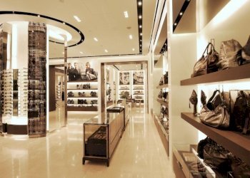 accessories\' room.jpg - Abbigliamento - Intimo Via Santa Croce, Lucca - foto 1