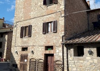 02.jpg - Four-room apartment Piazza Cesare Caporali 4, Castiglione del Lago - photo 2