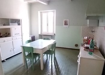 08.jpg - Four-room apartment Piazza Cesare Caporali 4, Castiglione del Lago - photo 8