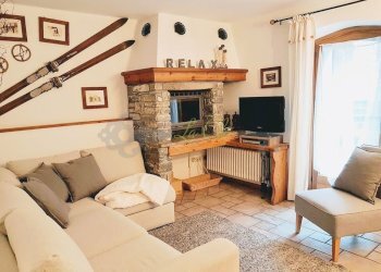 AFFITTO DOLONNE - SOGGIORNO CON CAMINO - Trilocale Via Grapillon 7, frazione Dolonne, Courmayeur - foto 1