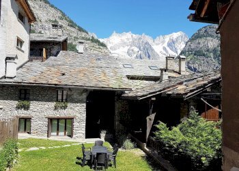 AFFITTO DOLONNE - GAIRDINO AD USO ESCLUSIVO - Trilocale Via Grapillon 7, frazione Dolonne, Courmayeur - foto 10